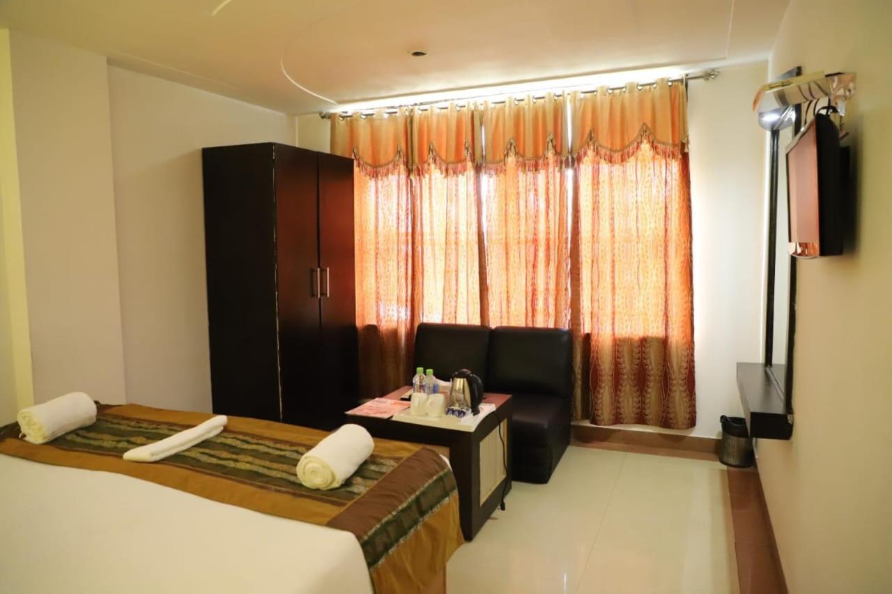 Hotel Tara Palace By Goyal Hoteliers Агра Экстерьер фото