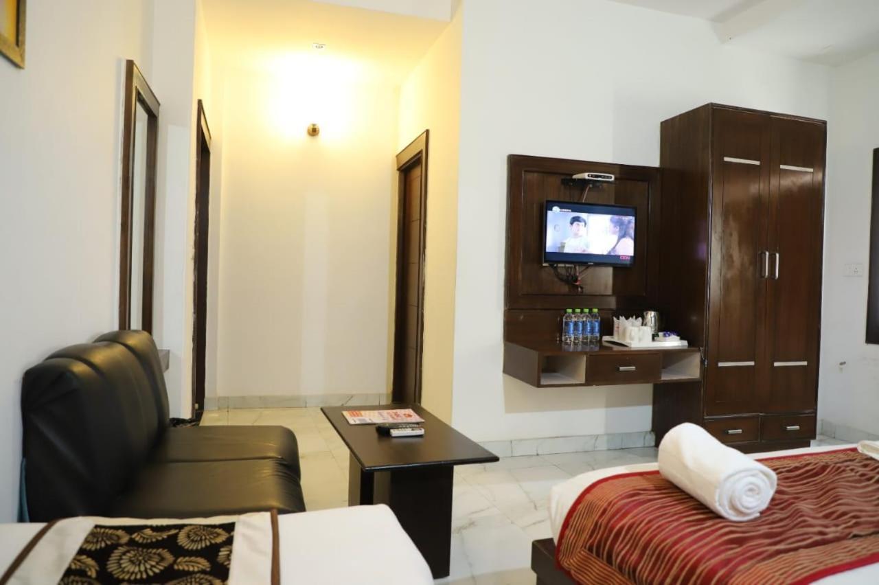 Hotel Tara Palace By Goyal Hoteliers Агра Экстерьер фото