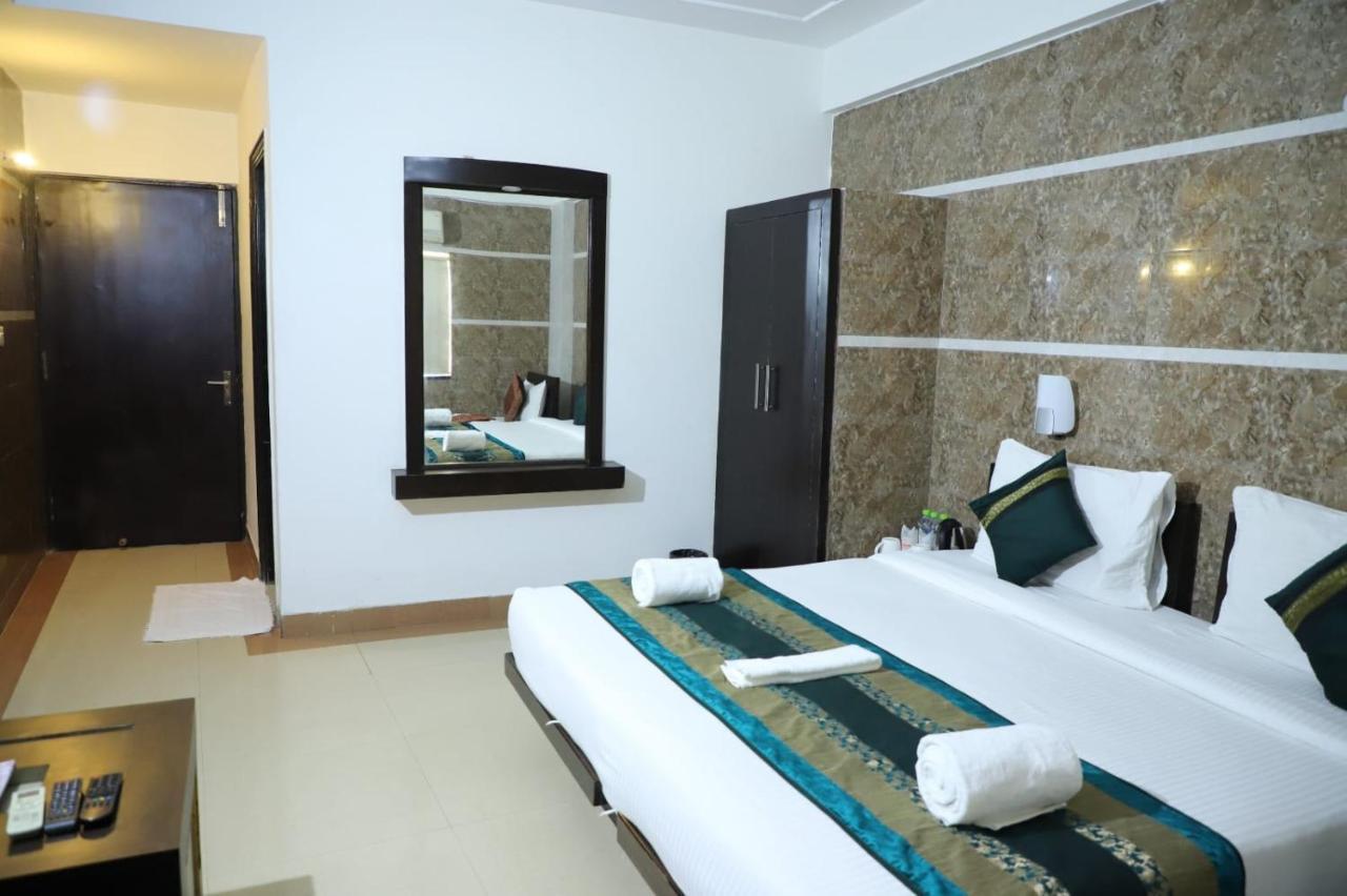 Hotel Tara Palace By Goyal Hoteliers Агра Экстерьер фото