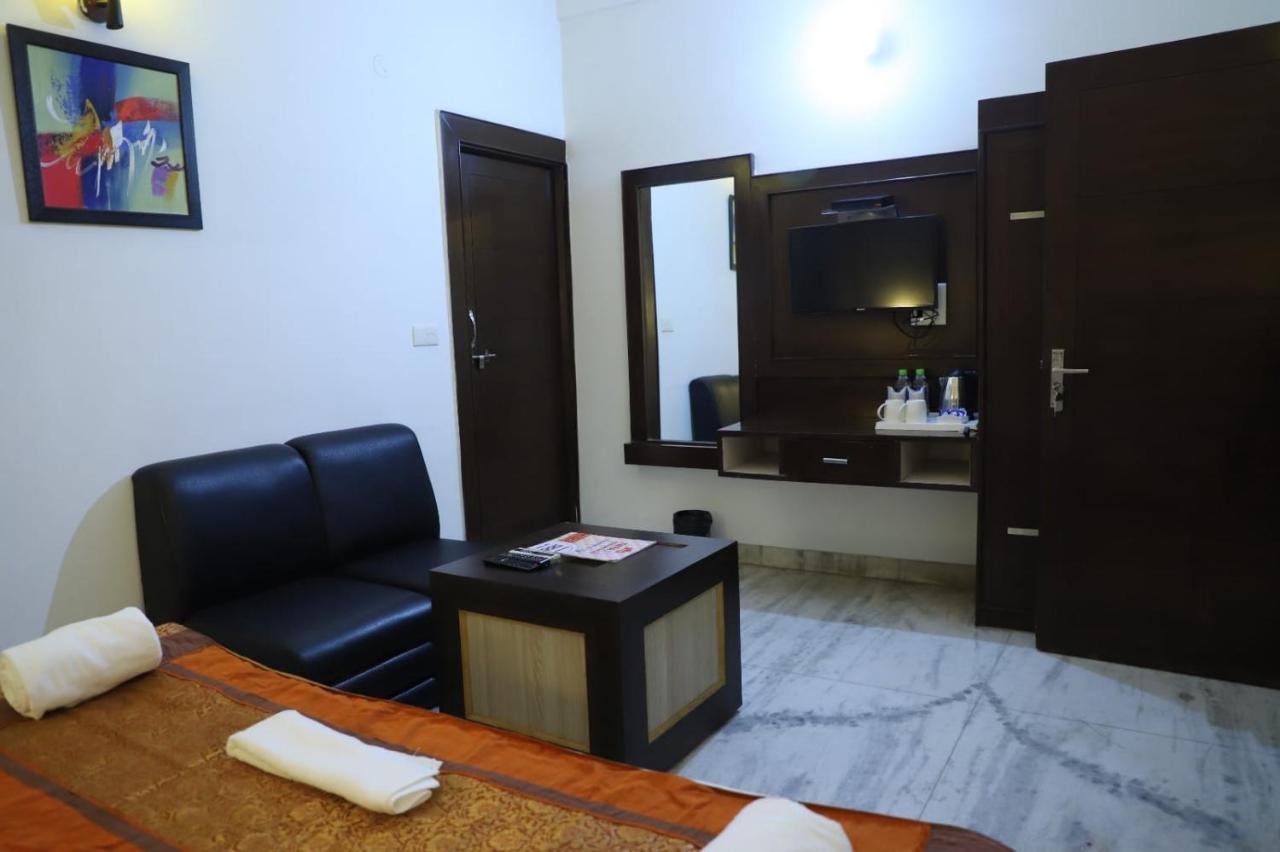 Hotel Tara Palace By Goyal Hoteliers Агра Экстерьер фото