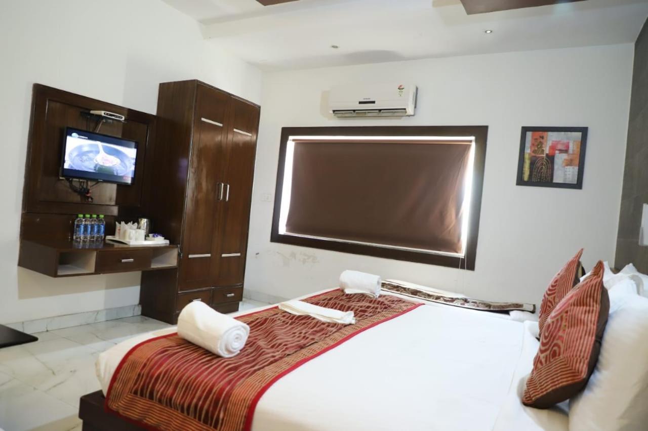 Hotel Tara Palace By Goyal Hoteliers Агра Экстерьер фото