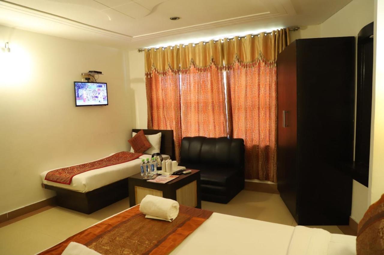 Hotel Tara Palace By Goyal Hoteliers Агра Экстерьер фото