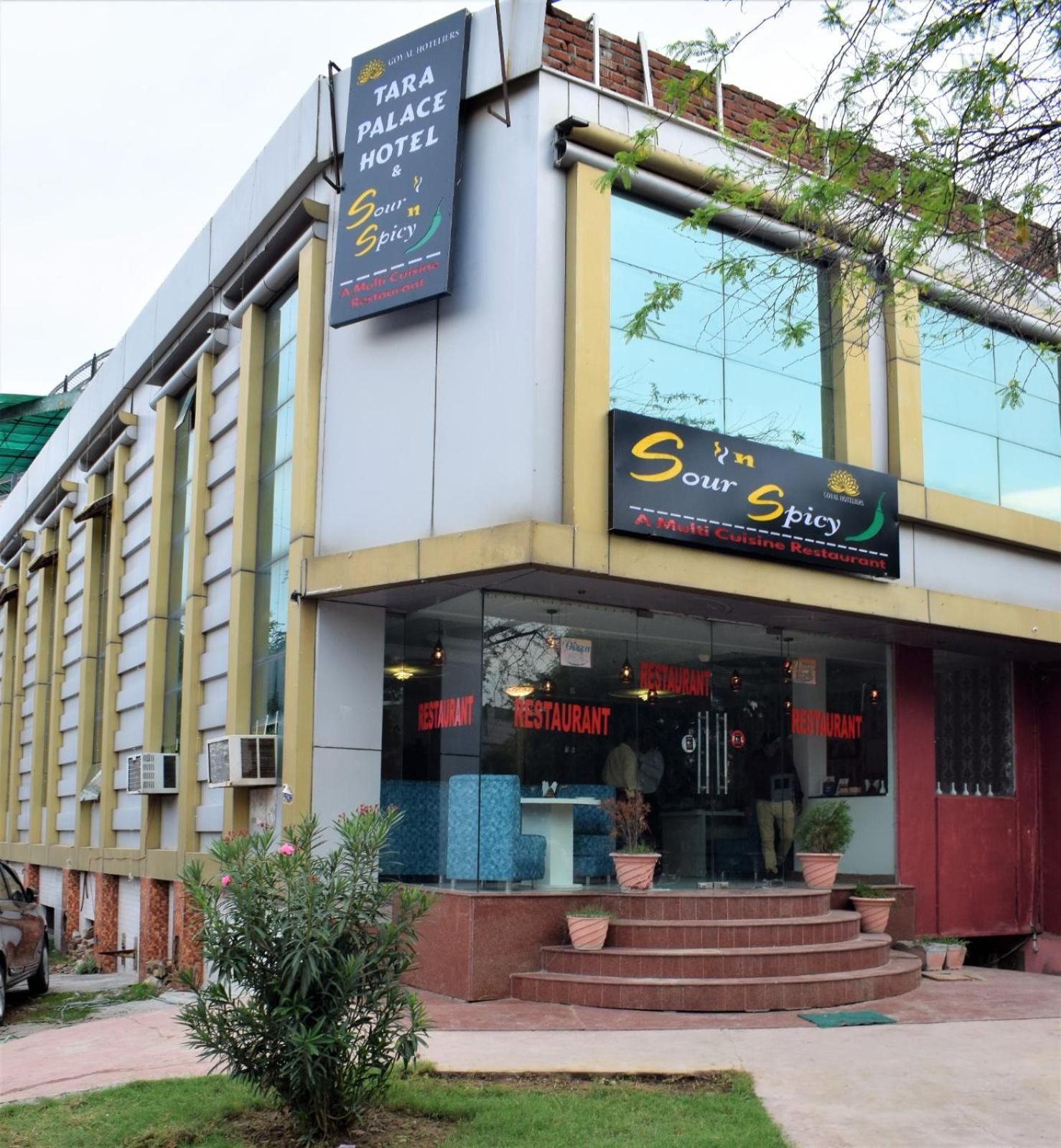 Hotel Tara Palace By Goyal Hoteliers Агра Экстерьер фото