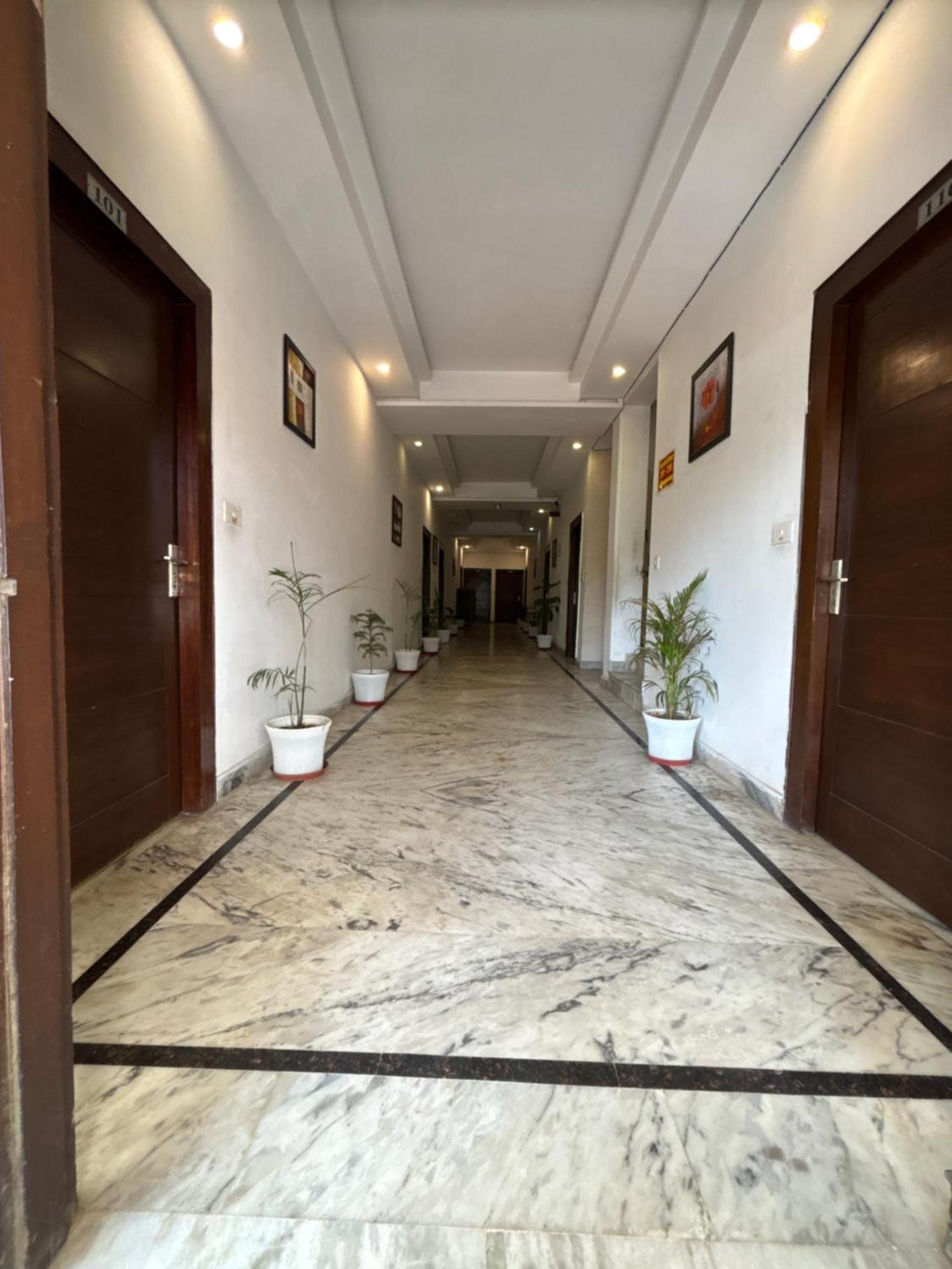 Hotel Tara Palace By Goyal Hoteliers Агра Экстерьер фото